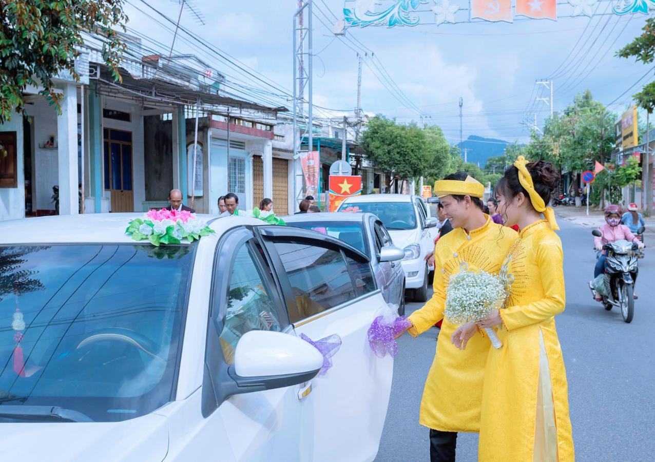Отель Khach San Son Ha Kon Tum Экстерьер фото