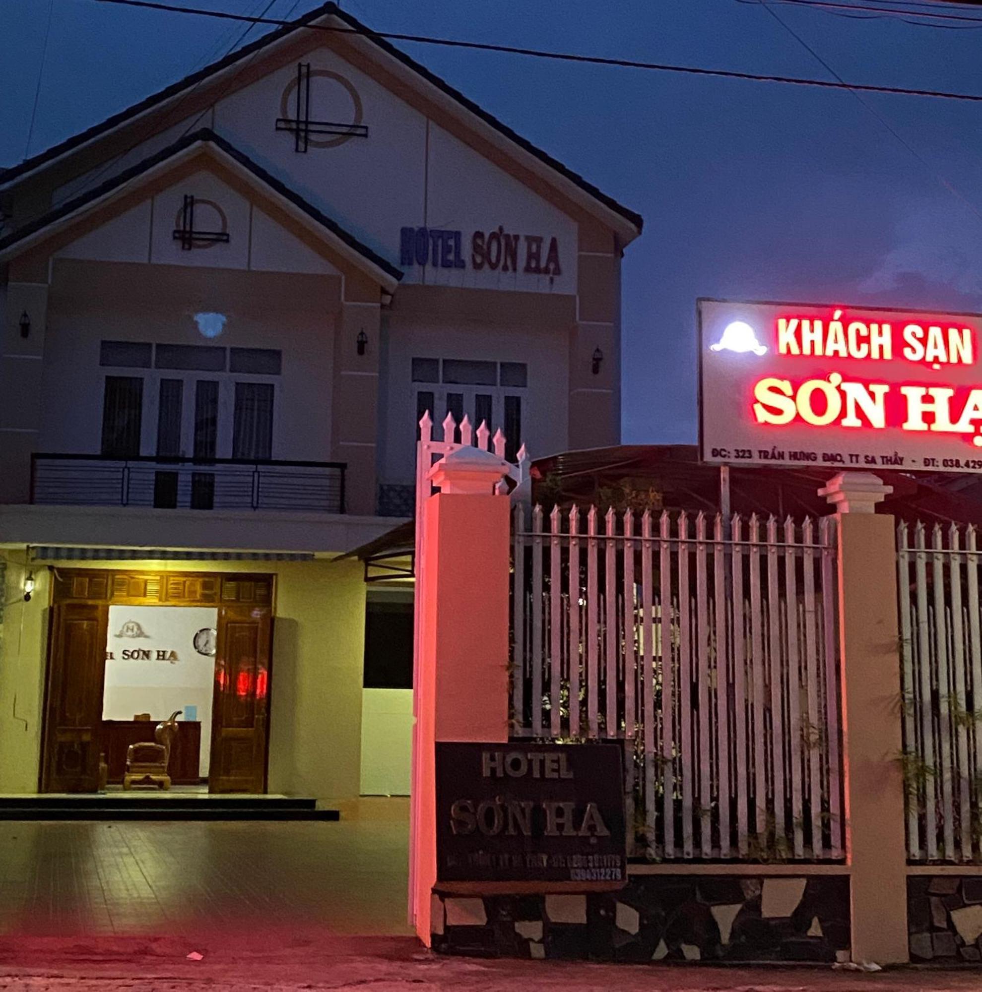 Отель Khach San Son Ha Kon Tum Экстерьер фото